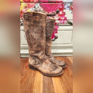 chocolate cracked leather Frye boots size 8d
